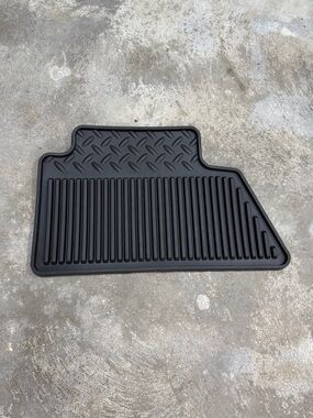 Chevy Silverado GMC Sierra OEM Rear Left Rubber Floor Mat 22964922
